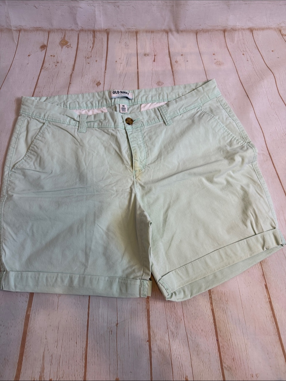 Old Navy Classic Women's Mint Green Bermuda 7" Shorts 14